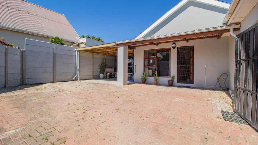 2 Bedroom Property for Sale in Admirals Park Western Cape